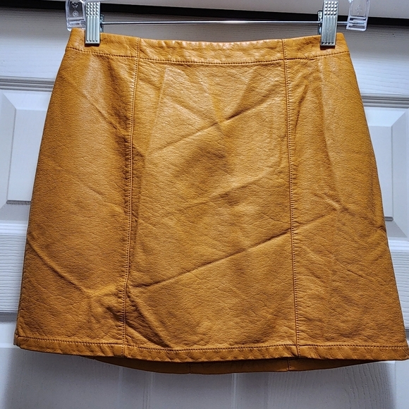 Forever 21 Faux Leather Mini Skirt Size Small Orange Zip Up 25 Inch Waist - Picture 1 of 9